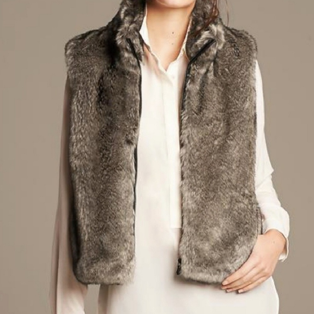 NWOT faux fur by Banana Republic XS